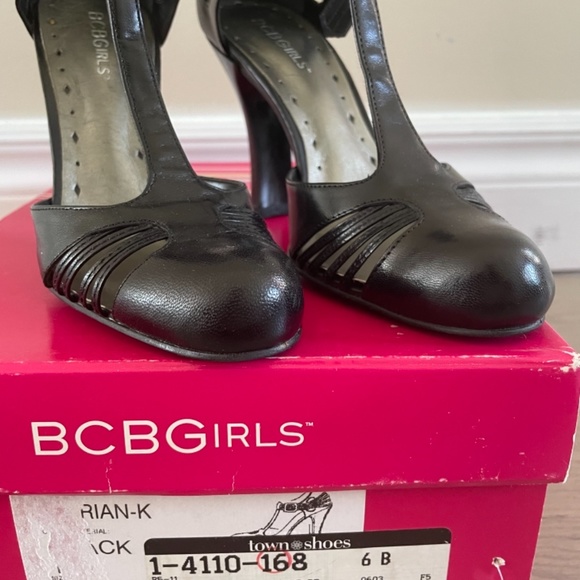 BCBG T-Strap vintage Retro style heels - Picture 8 of 11